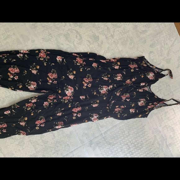Forever 21 black floral jumpsuit - Picture 3 of 5